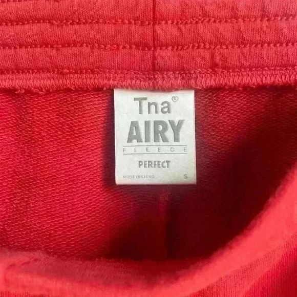 Aritzia TNA Airy Cozy Fleece Perfect 2” Red Mid-Thigh Short size S - Picture 4 of 7